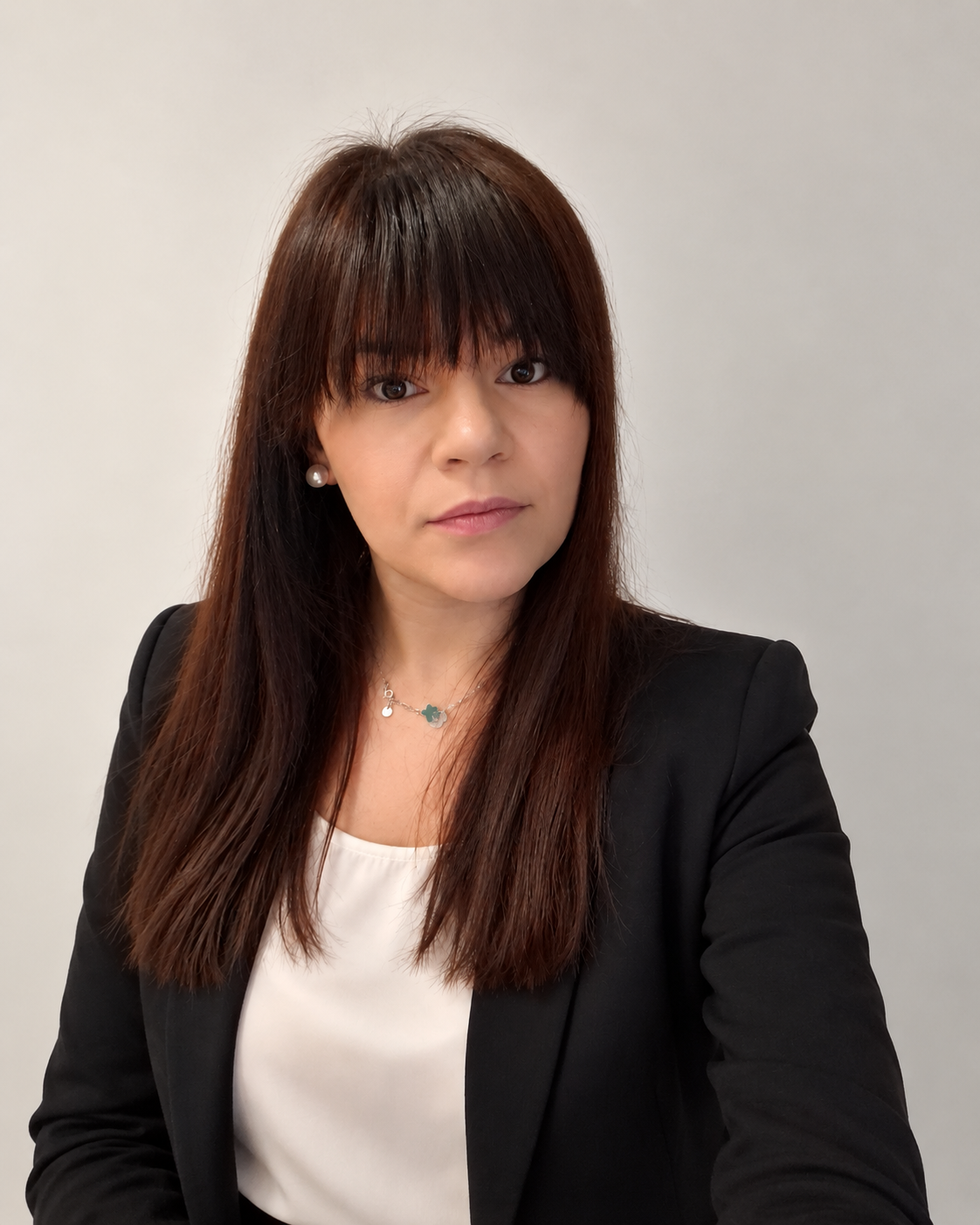 Profesionalni portret žene u crnom sakou